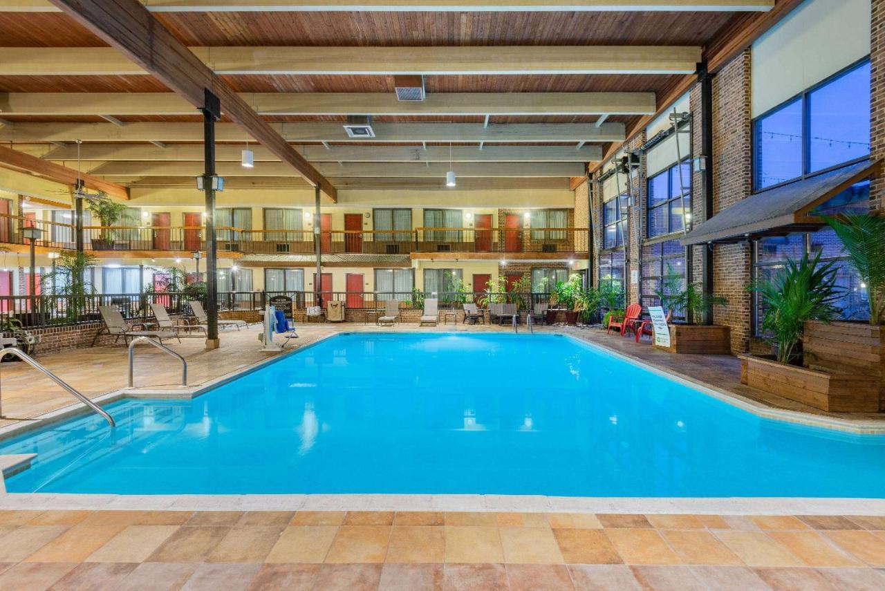 Wyndham Garden York Hotel Buitenkant foto