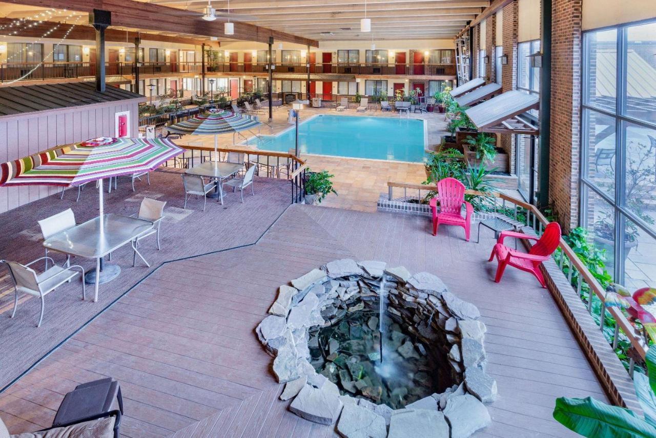 Wyndham Garden York Hotel Buitenkant foto
